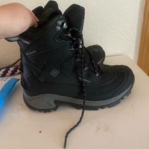 Columbia hiking boots size 8